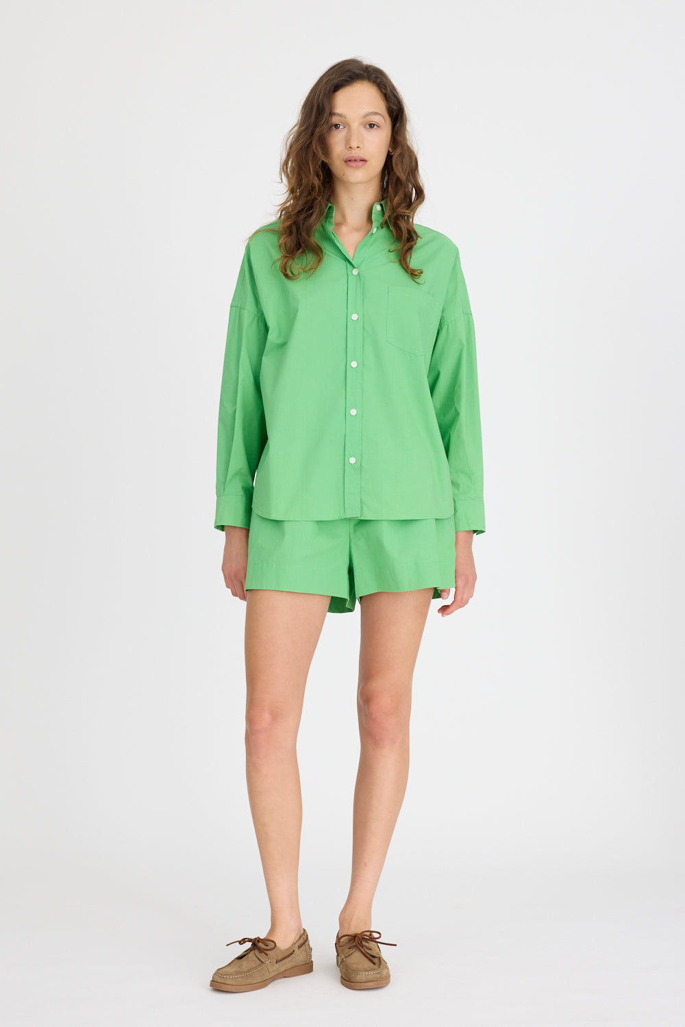 Light verde cotton Chiara button-up shirt and matching shorts with relaxed fit