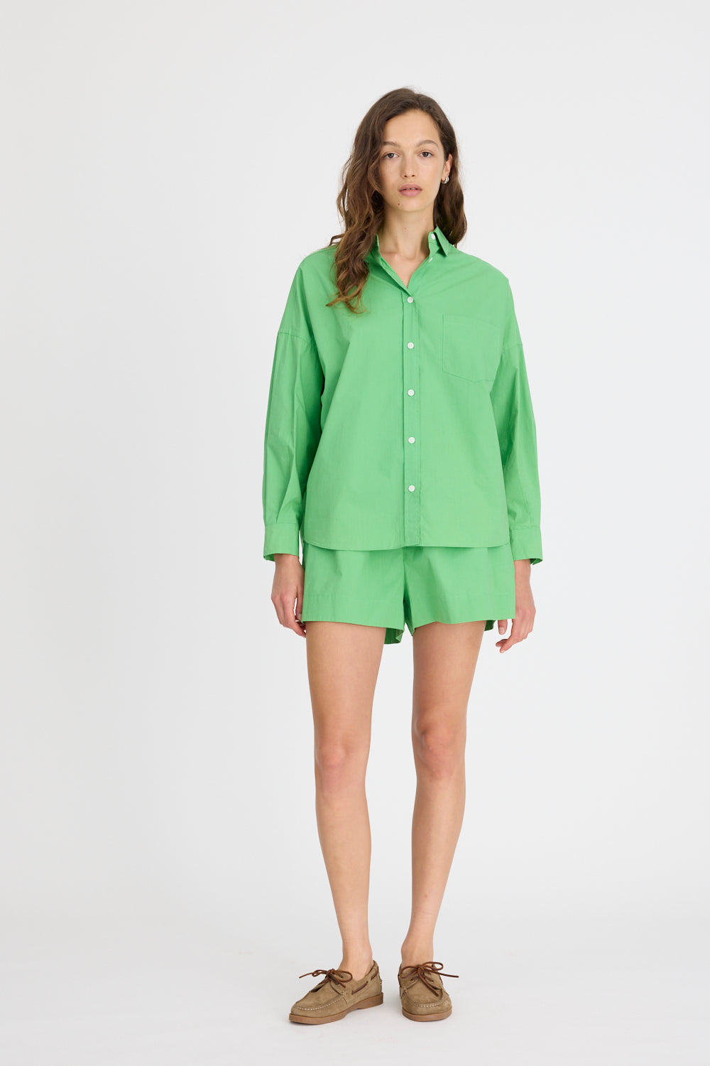 Light verde cotton Chiara button-up shirt and matching shorts with relaxed fit
