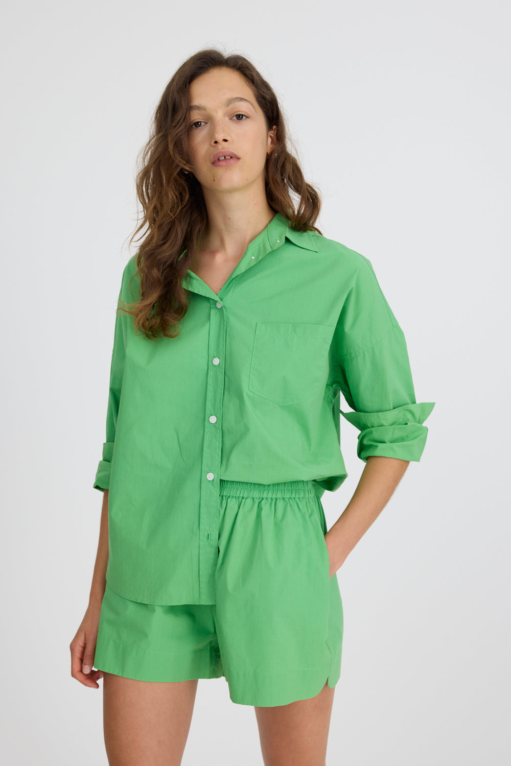 Light verde cotton Chiara button-up shirt and matching shorts with relaxed fit